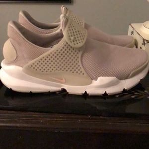 Nike women’s sock dart